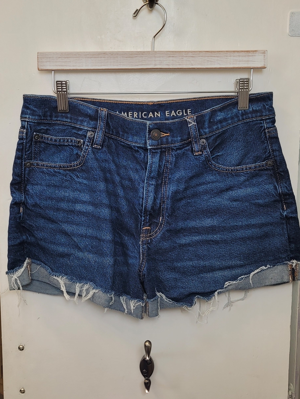 American Eagle 90's Boyfriend Short